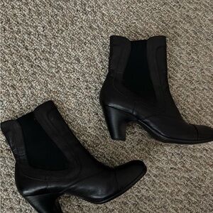 Vintage Euro fall leather cottage black acorn print heeled boots born crown